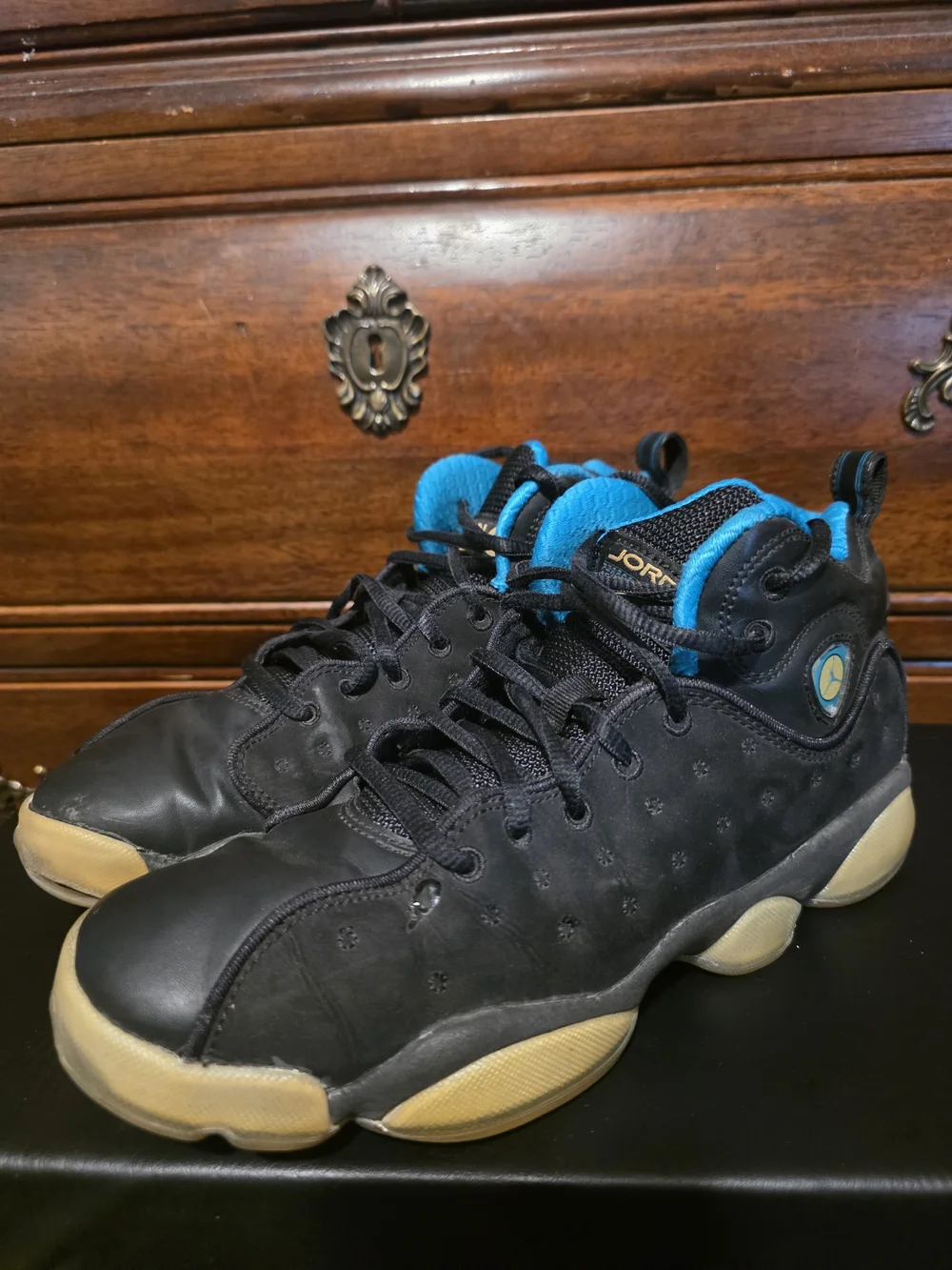 Jordan Men’s Black and Blue Retro Basketball Shoes